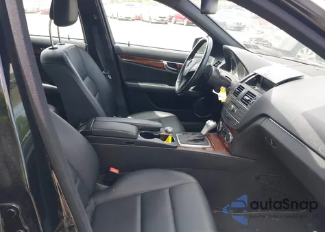 2011 Mercedes-Benz C 300 Luxury 4Matic/Sport 4Matic из США, поврежденный, VIN WDDGF8BB6BR153397